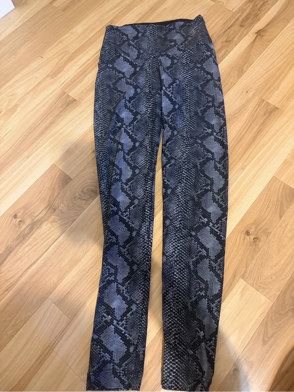 Black Waistband Snake-Print Leggings (Size XS)